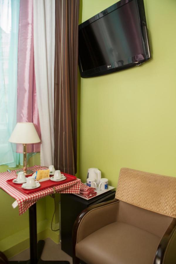 Bed and Breakfast Club246 Paris Saint Martin Екстер'єр фото